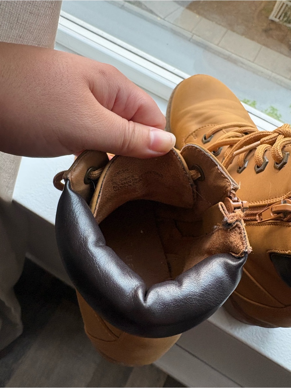 Free with Bundle Tan Boots (1 available, first come first serve) - Picture 4 of 6